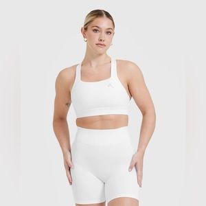 NWT White Timeless Widestrap Square Neck Sports Bra Size M